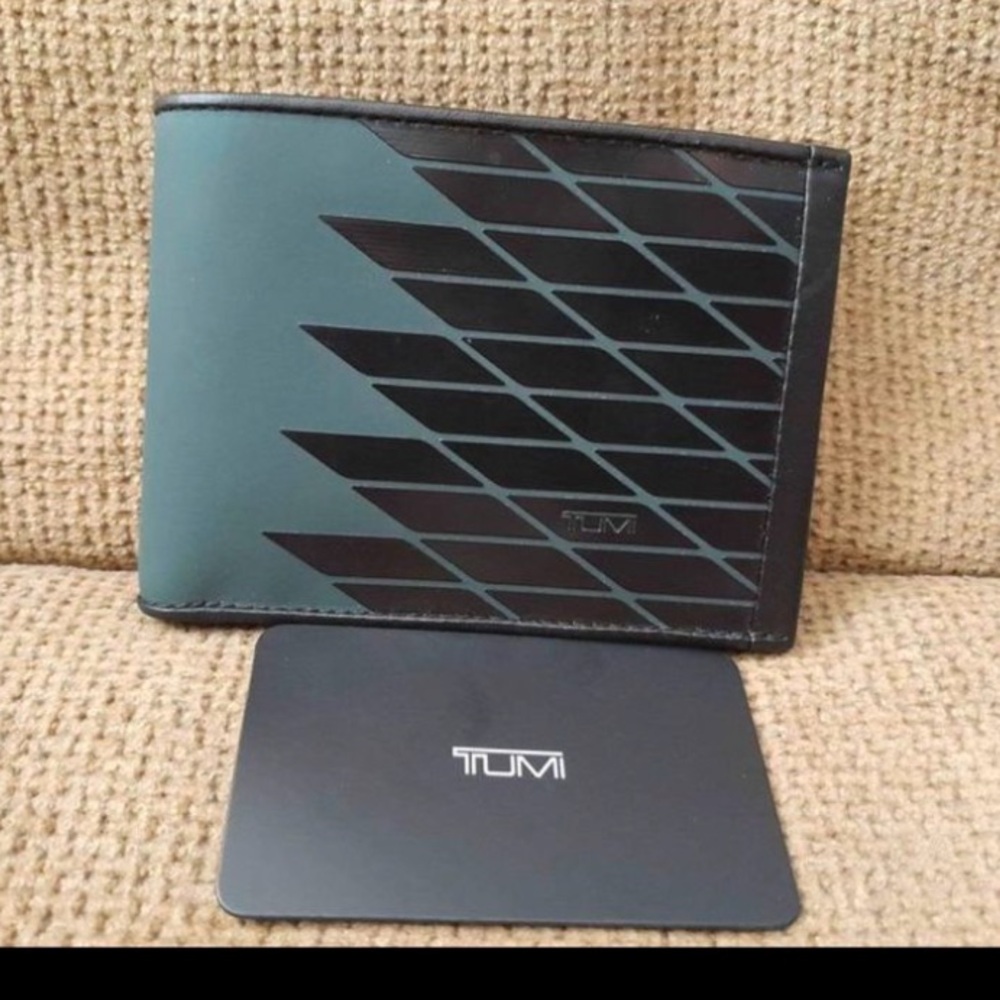 Tumi men’s wallet